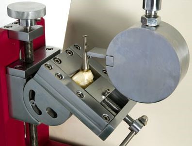 Устройство для оценки стойкости каблуков к поперечному удару МТ 454. ISO 19953:2004