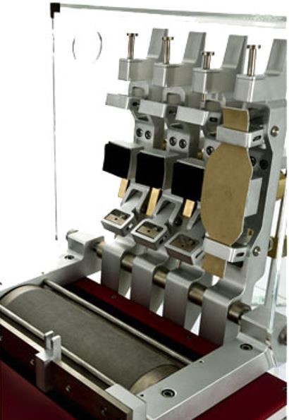 Устройство (WYZENBEEK ABRASION TESTER) для испытания на стойкость к истиранию текстильных тканей (метод Колебательного цилиндра) МТ 004