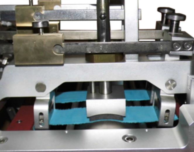 Устройство (WYZENBEEK ABRASION TESTER) для испытания на стойкость к истиранию текстильных тканей (метод Колебательного цилиндра) МТ 004