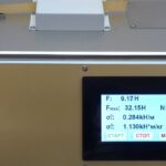 Устройство для определения сопротивления сжатию на коротком расстоянии (SCT) бумаги и картона в машинном и поперечном направлениях МТ 073